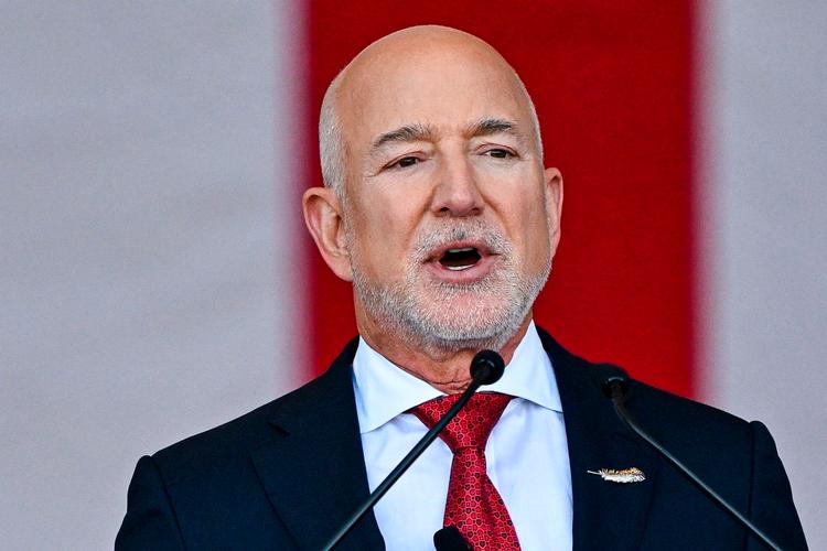 I 2013 havde Amazon-ejer Jeff Bezos store ambitioner og løfter om at ville sikre avisens fremtid. Men nu er over 300 medarbejdere blevet fyret.  Foto: Miguel J. Rodriguez Carrillo/Ritzau Scanpix