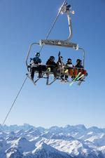 Et liftkort til Val Thorens, hvor denne lift befinder sig, er ikke steget i pris de seneste måneder. Det er til gengæld liftkort-priserne på en række populære skidestinationer i Europa (arkivfoto). Foto: Thomas Borberg
