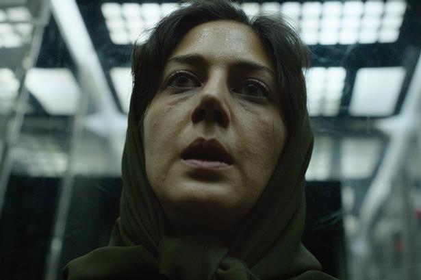 Zar Amir Ebrahimi spiller journalisten Rahimi, der med risiko for sit eget liv kommer på sporet af 'Edderkoppemorderen' og politiets nølende indsats. Ali Abbasis film var i konkurrence i Cannes og fik en flot modtagelse.  Foto: Nadim Carlsen