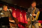 Torben Bjørnskov på bas og Chris Cheek på sax var duoen i centrum, mens pianisten Esben Tjalve begejstrede med sine elegante præstationer på tangenterne.  Foto: Vikki Søholm