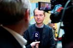 Norge er slet ikke så enkelt, som Christian Jensen forsøger at gøre landet til, skriver norske Jørgen Mathias Danielsen Sollie. Her ses Politikens chefredaktør blive interviewet til norsk tv. Foto: Johannes Skov Andersen Pol