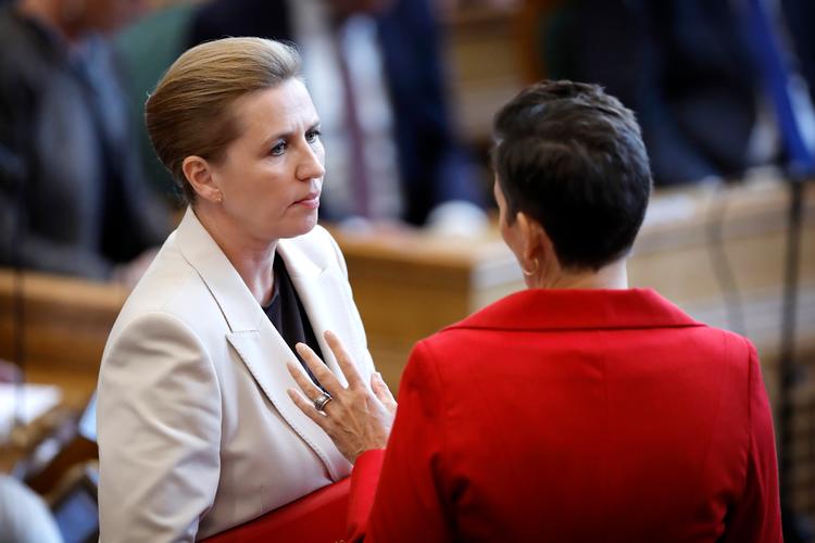 Statsminister Mette Frederiksen (S) og SFs partileder Pia Olsen Dyhr (SF) til Folketingets åbning. Foto: Jens Dresling