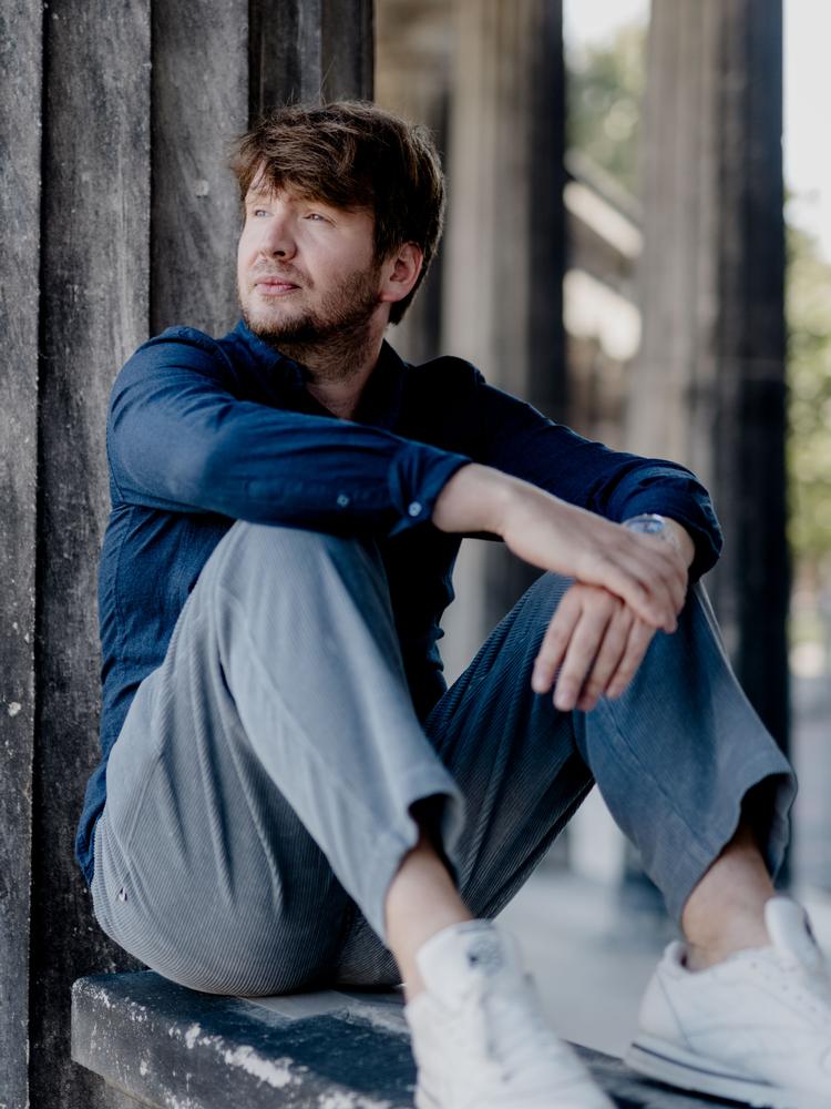 Dmitrij Kapitelman debuterede i 2016 med romanen 'Das Lächeln meines unsichtbaren Vaters'. 'Russiske specialiteter' blev nomineret til Deutsche Buchpreis 2025. Foto: Paula Winkler