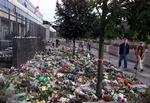 Københavnere lagde blomster foran den amerikanske ambassade i dagene efter terrorangrebet den 11. september 2001. Foto: Finn Frandsen
