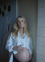 »Vi er utallige kvinder, som finder vrede i at skulle gennemgå tre graviditetstab, før vi overhovedet er berettiget til at blive undersøgt«, skriver Pernille Vesterled, der skulle vente halvandet år, før hun kunne få hjælp. Foto: Cecilie Valentin Flex