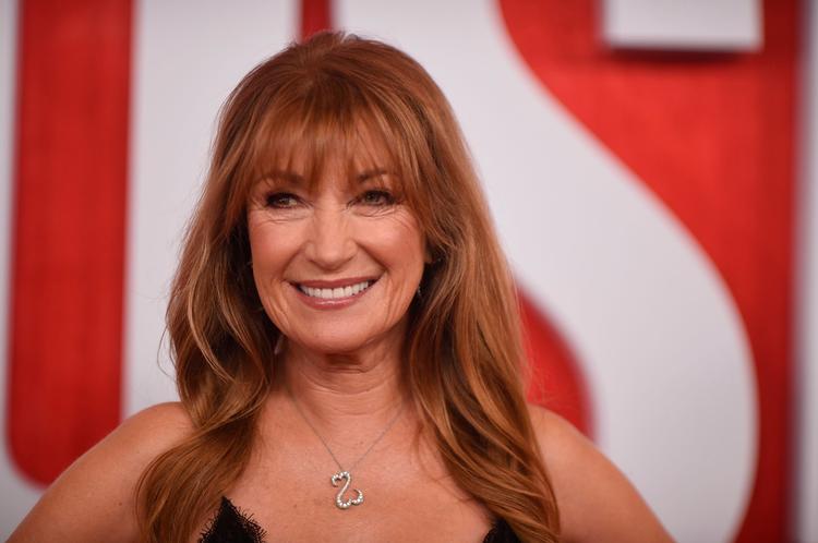 Jane Seymour ejer boliger i både USA og Storbritannien og arbejder stadig begge steder. Hun har ingen planer om at gå på pension som skuespiller. I de senere år har hun blandt andet spillet hovedrollen i krimiserien 'Harry Wild', der kan ses på TV 2 Play.  Foto: Richard Shotwell/shutterstock/Ritzau Scanpix