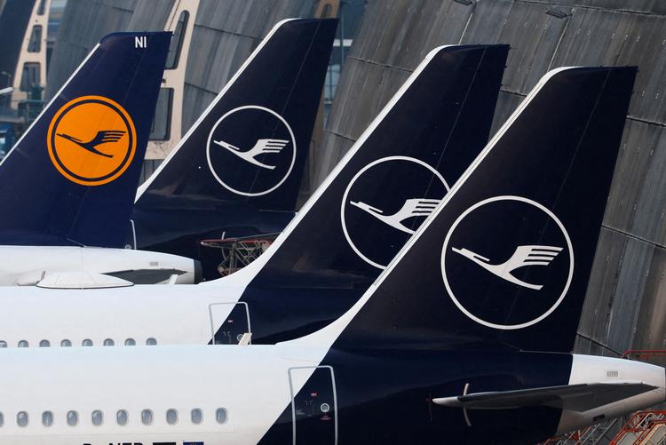 Piloter og kabinepersonalet hos det tyske luftfartsselskab Lufthansa strejker. Det går ud over afgange til og fra danske lufthavne. Der er tale om en planlagt endagsstrejke, så arbejdet forventes at blive genoptaget fredag. Foto: Kai Pfaffenbach/Ritzau Scanpix