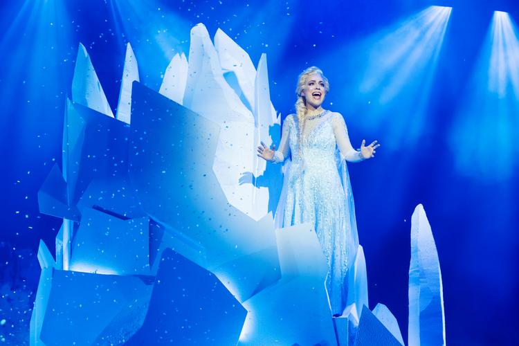 Maria Lucia Heiberg Rosenberg er isnende god som den frosne dronning Elsa. Foto: Miklos  Szabo