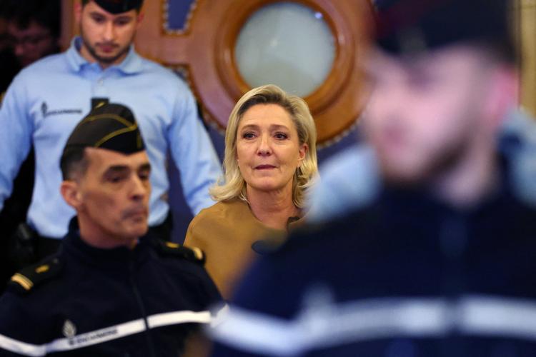 Marine Le Pen har under ankesagen ændret forsvarsstrategi i sagen om svindel med millioner af EU-kroner. Nu lyder det, at hun ikke vidste, at hun brød reglerne. Foto: Abdul Saboor/Ritzau Scanpix