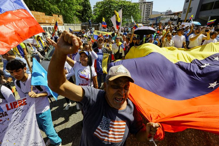 Venezuelanere demonstrerede torsdag 12. februar i gaderne i hovedstaden, Caracas.  Foto: Juan Carlos Hernandez/Ritzau Scanpix