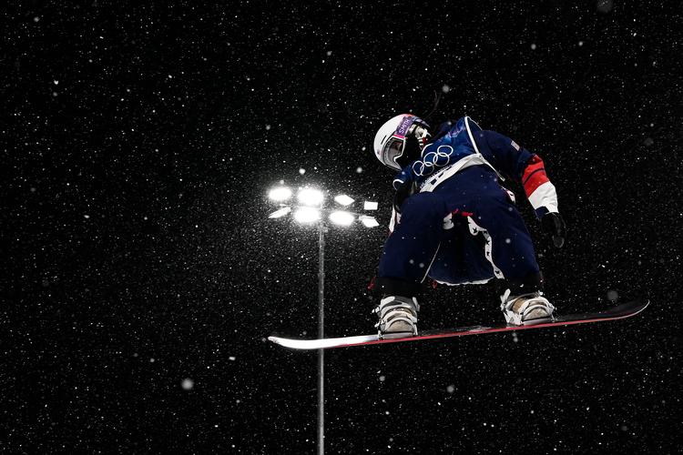 Flere amerikanske snowboardere har været hurtige til at give Hunter Hess moralsk opbakning. »Vi har lov til at udtrykke vores holdninger til det, der sker«, siger sølvvinderen i halfpipe, Chloe Kim. Foto: Jeff Pachoud/Ritzau Scanpix