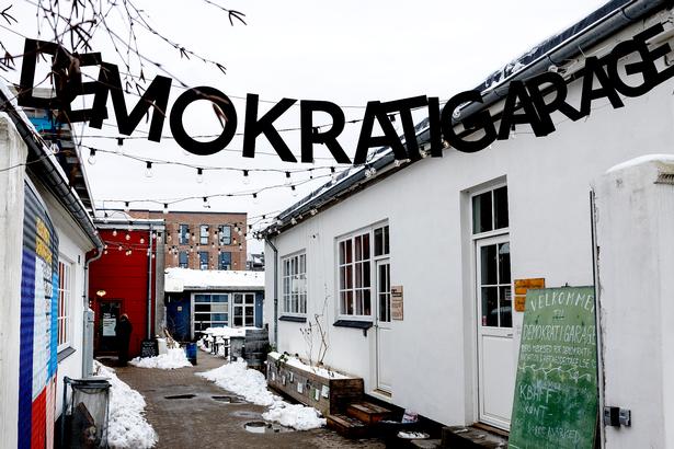 Bag klondikestemningen titter nybyggereiet på ISS-grunden frem. Foto: Finn Frandsen