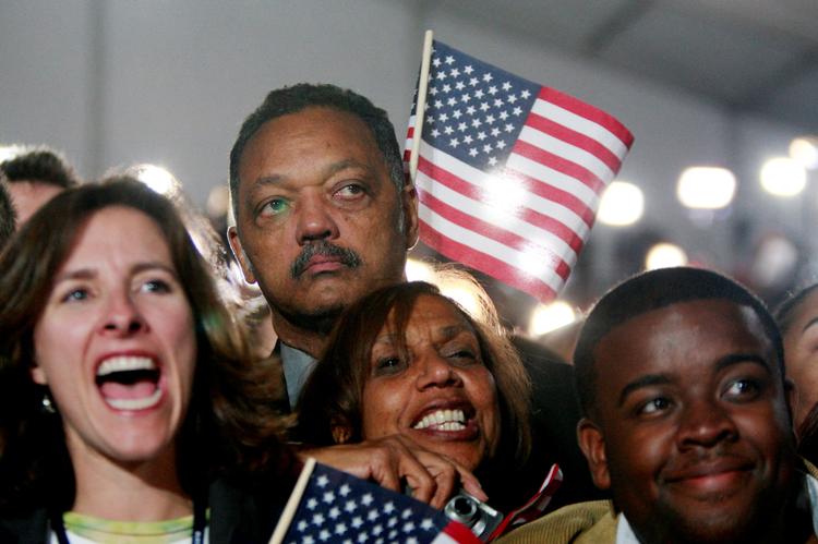 Jesse Jackson (bagerst), der selv forsøgte at blive Demokraternes præsidentkandidat, var med til sejrsfesten i Chicago i november 2008, da Barack Obama vandt præsidentvalget. Foto: Jason Reed/Ritzau Scanpix