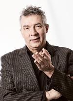 Dan Schlosser viste en hel generation, hvordan verden faktisk så ud. Hans stemme er sidenhen blevet hans vigtigste redskab. Foto: Linda Suhr/PR