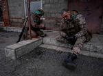 »Det seneste år har på godt og ondt lært os, at verden ikke kommer og redder os«, skriver ukrainske Natalija Humenjuk. På billedet ses ukrainske soldater ved fronten.  Foto: Handout/Ritzau Scanpix