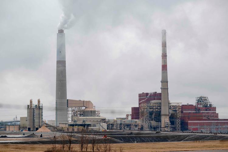 CO2 og metan udgør nu ikke længere en fare for folkesundheden, mener Trump-administrationen. Derfor ventes kulkraftværker som dette i Kentucky snart at måtte udlede lige så meget CO2, det vil. Foto: Jon Cherry/Ritzau Scanpix