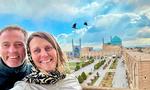 Craig og Lindsay Foreman, der her har taget en selfie på Naqsh-e Jahan-pladsen i Ishafan i Iran, rejste ind i Iran via Armenien. Foto: -/Ritzau Scanpix