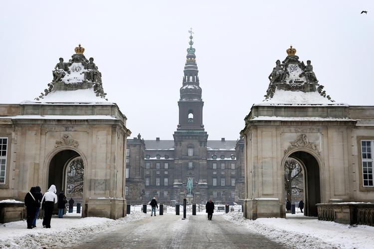 Hvad gør en statsminister, når der sker et terrorangreb? Hvem ringer man til? Hvem møder op? Hvad sker der? Alt det ved de to eksperter i DR's podcast 'Magten'. Foto: Jens Dresling