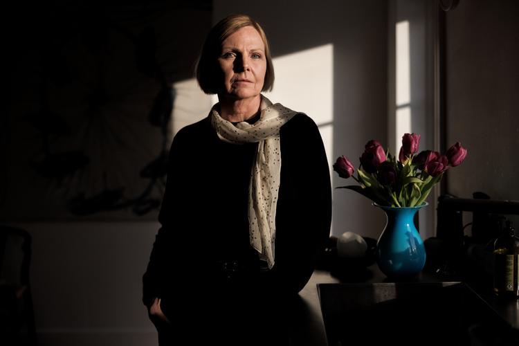 Når man fylder 50, kan man måske tænke, at man stadig er en smule ung. Den går ikke som 60-årig, mener Mette-Ann Schepelern. Derfor han hun behov for at flytte roligt ind i sin nye alder. Foto: Jacob Ehrbahn