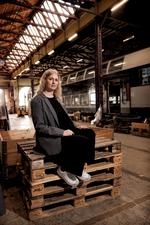 For virksomhedsjurist Cathrine Bundgaard Boysen, der er ansat i den tyske virksomhed Knorr-Bremse, der i 2022 købte DSB Vedligeholdelse, er objektive kriterier for løn vigtige. Foto: Jacob Ehrbahn