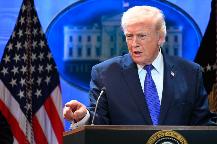 Nederlaget til trods gjorde Trump det klart på et pressemøde, at toldvåbnet fortsat vil være centralt i hans politik. Han har allerede sat sin underskrift på sit første nye tiltag. Foto: Mandel Ngan/Ritzau Scanpix