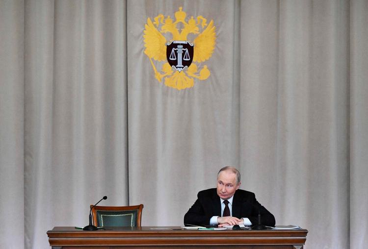 Vladimir Putin er svækket efter fire års Ukraine-krig, mener en dansk topdiplomat. En estisk efterretningschef er mere forsigtig, men mener, at russerne kan få nok en dag.  Foto: Kristina Solovyova/Ritzau Scanpix