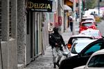 En soldat fra den mexicanske nationalgarde står vagt uden for hovedkvarteret for den specialiserede anklagemyndighed for organiseret kriminalitet i Mexico City. Mexico bekræftede 22. februar 2026, at soldater havde dræbt en magtfuld leder af et narkokartel. Foto: Alfredo Estrella/Ritzau Scanpix