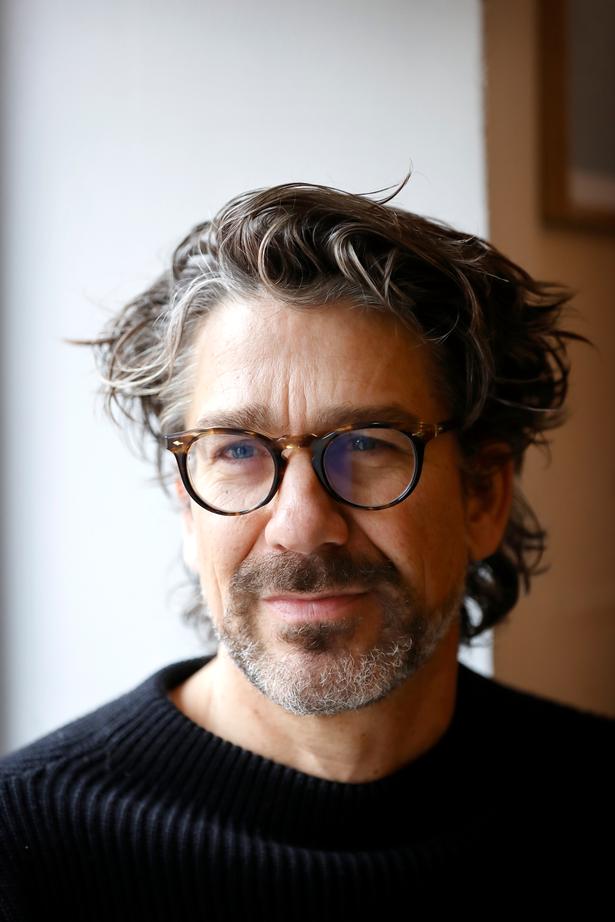 Nikolaj Koppel fra Podimo har i Politiken forsvaret, at Sisse Sejr-Nørgaard var vært på podcasten 'Nedsmeltning': »Ambitionen er ikke at genoplive konflikten, men at tage en reflekteret og nuanceret samtale om straf og den skam, der følger med«. Foto af Nikolaj Koppel: Jens Dresling