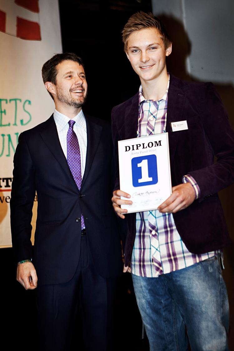 Viktor Axelsen modtog Årets Fund i 2010, hvor han fik overrakt prisen af daværende Kronprins Frederik. 
Christian Eriksen blev nomineret samme år, men blev nr. 9. Foto: Astrid Dalum