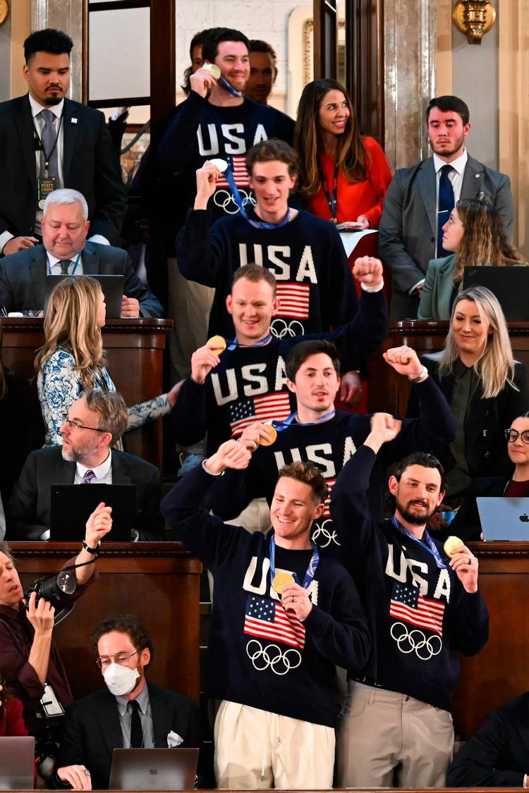 Medlemmer af det amerikanske herrelandshold i ishockey er blandt gæsterne, da den amerikanske præsident Donald Trump holder sin tale om nationens tilstand i Repræsentanternes Hus i den amerikanske kongresbygning i Washington, DC, 24. februar 2026 Foto: Andrew Caballero-reynolds/Ritzau Scanpix