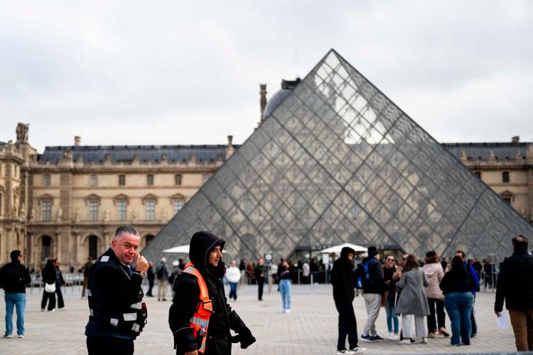 Den nye direktør skal blandt andet lede det grandiose projekt La nouvelle renaissance du Louvre, der anslås at koste omkring 1 milliard euro. Et budget, der ifølge den franske rigsrevision langt fra er realistisk.  Foto: Julie Sebadelha/Ritzau Scanpix