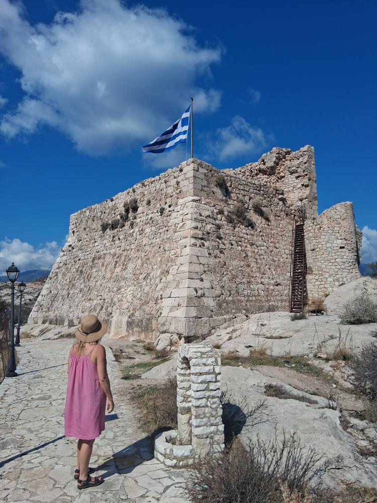 På Kastelorizo finder man gamle mindesmærker og ruiner, og lidt nyere kirker og klostre.  Foto: Mona Heide Petersen