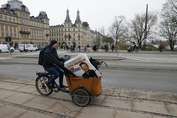 De første valgplakater er allerede på vej i lygtepælene. Hvad synes du, valget bør handle om? Bland dig i samtalen nederst.   Foto: Jacob Ehrbahn