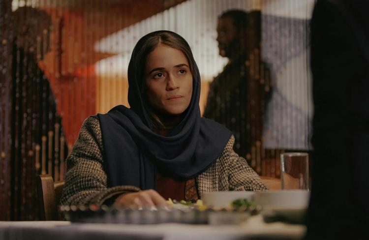 Niv Sultan spiller rollen som Mossad-agenten Tamar Rabinyan, hvis liv konstant bringes i fare under feltoperationer i Iran. 