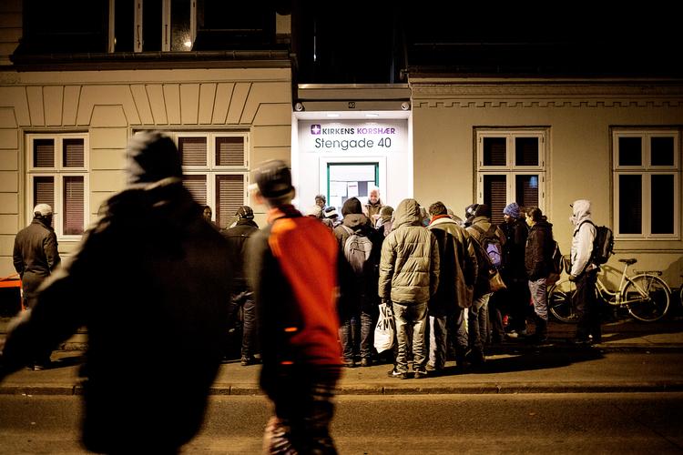 Der afholdes fest i natcafeen i Stengade fredag aften, hvor de har modtaget 220 kuverter fra Kongehuset. Foto: Daniel Hjorth