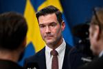 Migrationsminister Johan Forssell har i forskellige nyhedsudsendelser forklaret behovet for stramninger og forsvaret regeringens udlændingepolitik, men også han var chokeret over, at en baby var blevet udvist, siger han.   Foto: 12060 Lars Schröder/tt/Ritzau Scanpix