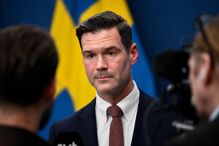 Migrationsminister Johan Forssell har i forskellige nyhedsudsendelser forklaret behovet for stramninger og forsvaret regeringens udlændingepolitik, men også han var chokeret over, at en baby var blevet udvist, siger han.   Foto: 12060 Lars Schröder/tt/Ritzau Scanpix
