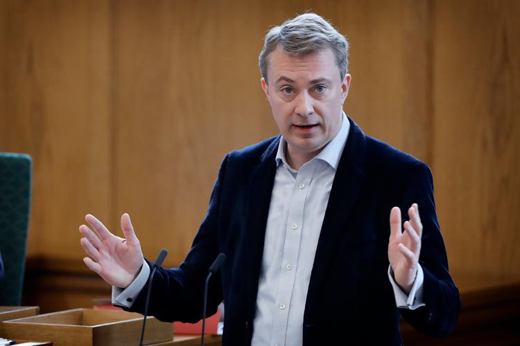 Morten Messerschmidt and DF present an ultimate demand to a right-wing government. Foto: Jens Dresling