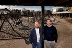 For Nikolaj Richardt Jørgensen (tv.), der har været lærer i snart 30 år, er folkeskolen et aktivt tilvalg. Michael Bie Andersen (th.) er også oprindeligt lærer og i dag formand for lærerforeningen i Gribskov og Halsnæs i Nordsjælland. Foto: Jacob Ehrbahn