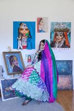 Lida Afghan rejser jævnligt til Afghanistan og optræder derfor delvist anonymt på billeder samt med sit kunstnernavn i artiklen.  Foto: Miriam Dalsgaard
