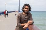 Behrouz Boochani fik i 2019 ophold i New Zealand, hvor han stadig bor. Han flygtede fra Iran i 2013 og tilbragte seks år i et flygtningecenter på øen Manus, hvor australske myndigheder havde placeret ham.   Foto: Sanka Vidanagama/Ritzau Scanpix