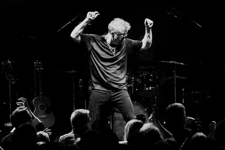 Thomas Helmig spillede en sjælden intimkoncert i Amager Bio. 13. og 14. marts spiller han med stort arenashow i Royal Arena.   Foto: Peter Maunsbach