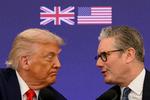 Sidste år holdt Donald Trump og Keir Starmer pressemøde under den amerikanske præsidents besøg i England. Nu er samtalerne afløst af transatlantisk hån. Foto: Leon Neal/Ritzau Scanpix