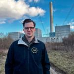It is here at Studstrupværket by Kalø Vig near Aarhus that Alex Vanopslagh, leader of the Liberal Alliance, proposes to place up to four nuclear reactors. The plant currently produces electricity and district heating from wood pellets. Foto: Liberal Alliance/pr