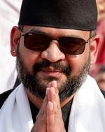 Balendra Shah har gjort sig som både rapper og borgmester i Katmandu. Nu ser han ud til at blive Nepals nye leder.  Her ses han med de solbriller, han trofast bærer. Foto: Navesh Chitrakar/Ritzau Scanpix