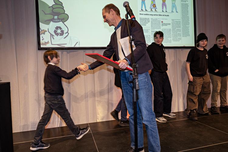 Christian Jensen, Politikens chefredaktør, var meget imponeret over elevernes arbejde, da han delte priser ud i Pressen onsdag eftermiddag. Foto: Martin Lehmann