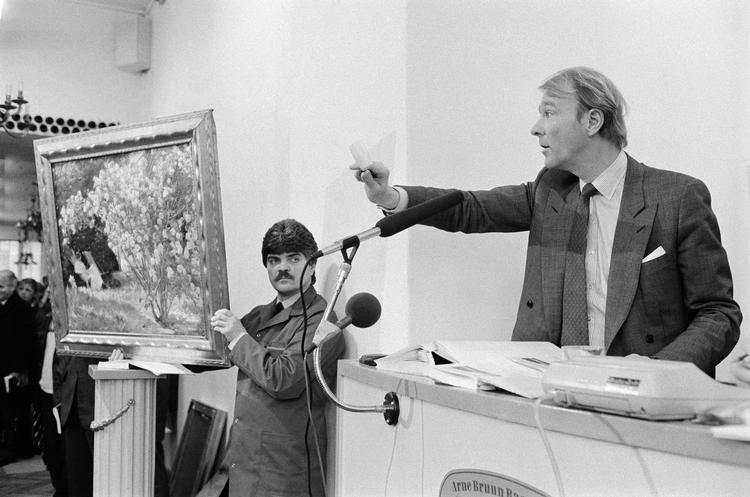 Jesper Bruun Rasmussen trådte ud af sin fars skygge fra midten af 1980'erne, hvor han stod på podiet ved millionsalg. Her P.S. Krøyers maleri 'Roser', der i 1985 endte med at blive solgt for 3,1 millioner kroner. Foto: Jens Dresling