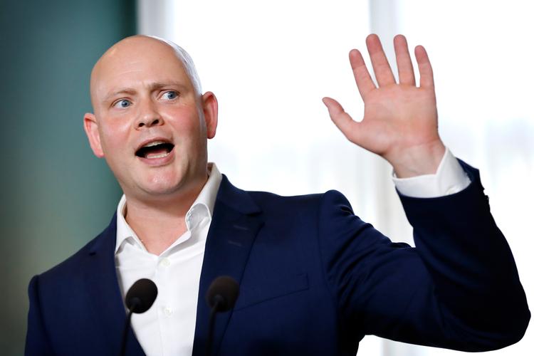 Når Jakob Engel-Schmidt (M) siger, at der skal rejses monumenter for afdøde historisk betydningsfulde kvinder i det offentlige rum, er vi så ikke fire minutter i politisk styring af kunsten?  Arkivfoto: Jens Dresling