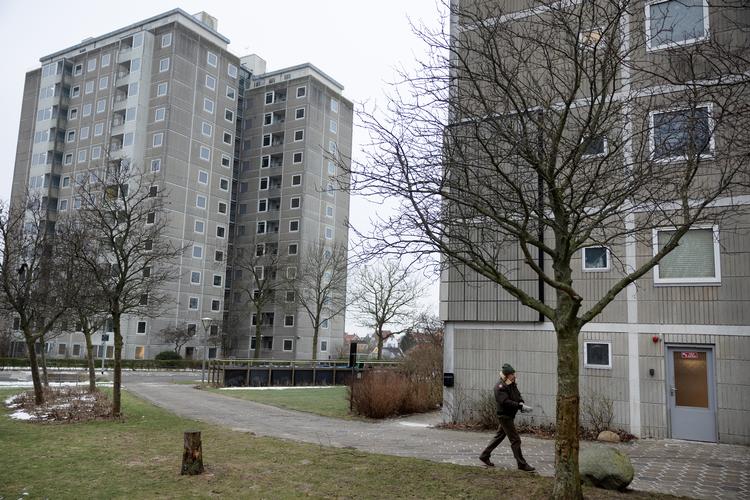 Der er håb for de 10 ikoniske højhuse på Bellahøj, der står til at blive revet ned. Et flertal i kommunen vil nu have undersøgt, om det på nogen måde kan lade sig gøre at bevare dem. Foto: Thomas Borberg