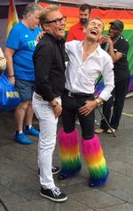 Ole Henriksen with his husband, the interior designer Laurence Roberts. The couple met in the 1980s and have been together for nearly four decades. The picture is from Pride in Copenhagen, where Ole Henriksen gave a speech. Private photo 
